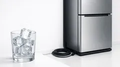 氷がにおう原因はここ 自動製氷機と冷蔵庫の裏側をまとめて掃除する方法