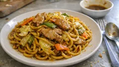 フライパンひとつで味ムラなし：カレー焼きそばの簡単アレンジ